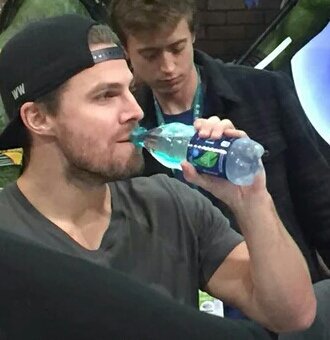 Ale_Peque_41's tweet photo. #AmellAddicts' wish right now: being Stephen's bottle of water ๐ https://t.co/wt1UkBYTXI
