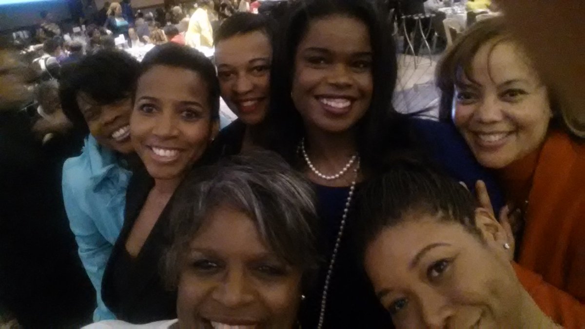corlissgarner's tweet photo. So many wonderful friends to celebrate at the #ChicagoDefenderWOE2016 https://t.co/FCOl3Ccdo5