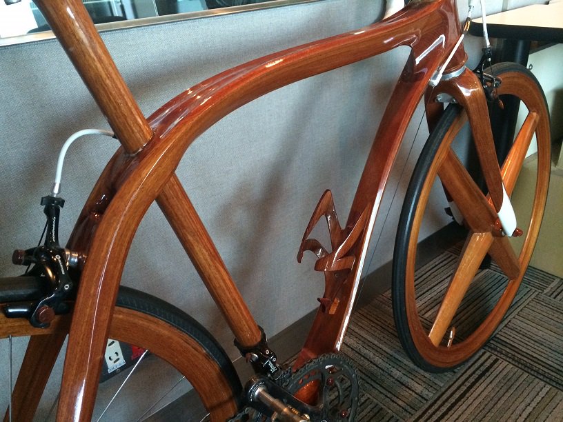 atelier_nova's tweet photo. 本日のゲスト、船大工の佐野末四郎さんご出演中！これが木で作った自転車！美しいです！#jwave https://t.co/5VXYXp7q0Q