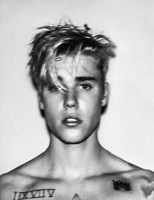 stringingbieber's tweet photo. @justinbieber blurry and low quality photos of you are the best!! https://t.co/kWrgeNW44U