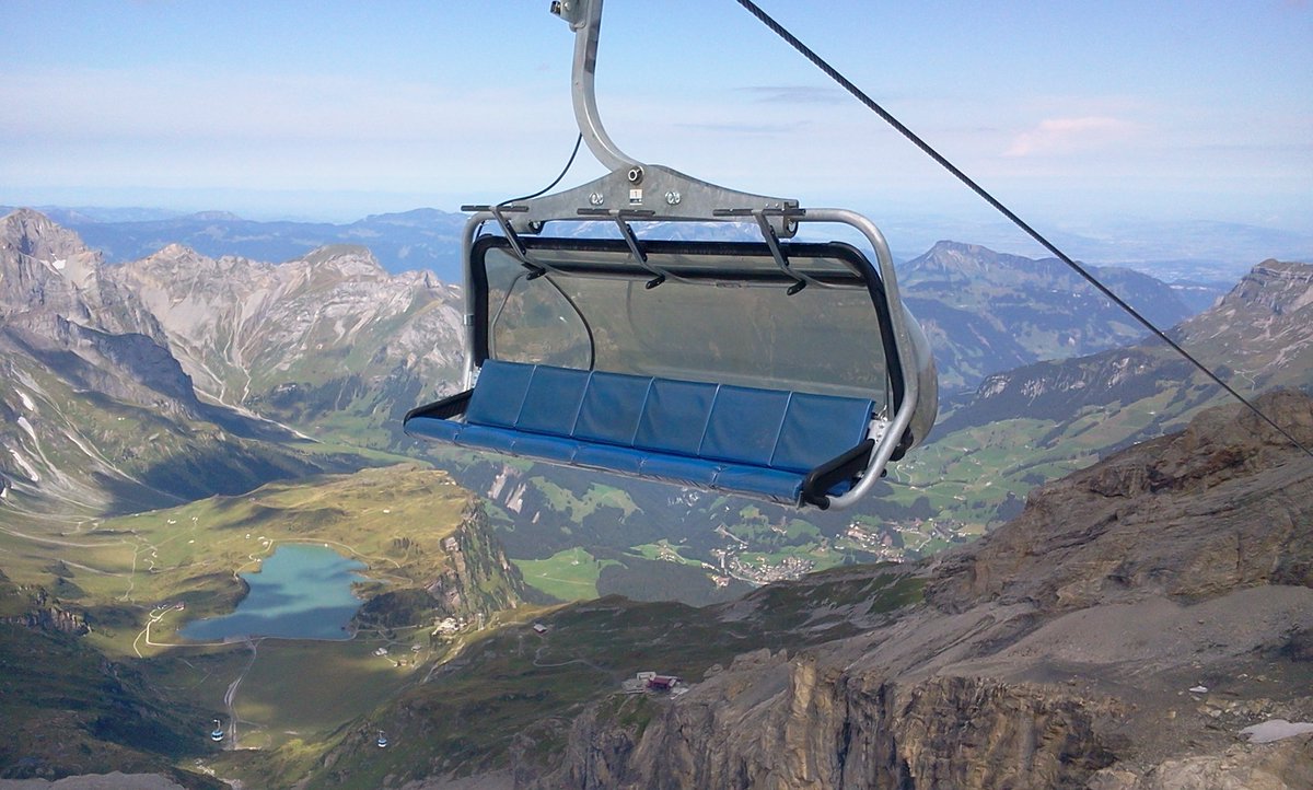 aviators007's tweet photo. @KylieKev18  @mounttitlis  #iceflyer #3040m #swizz https://t.co/UuX9Nu6OCu