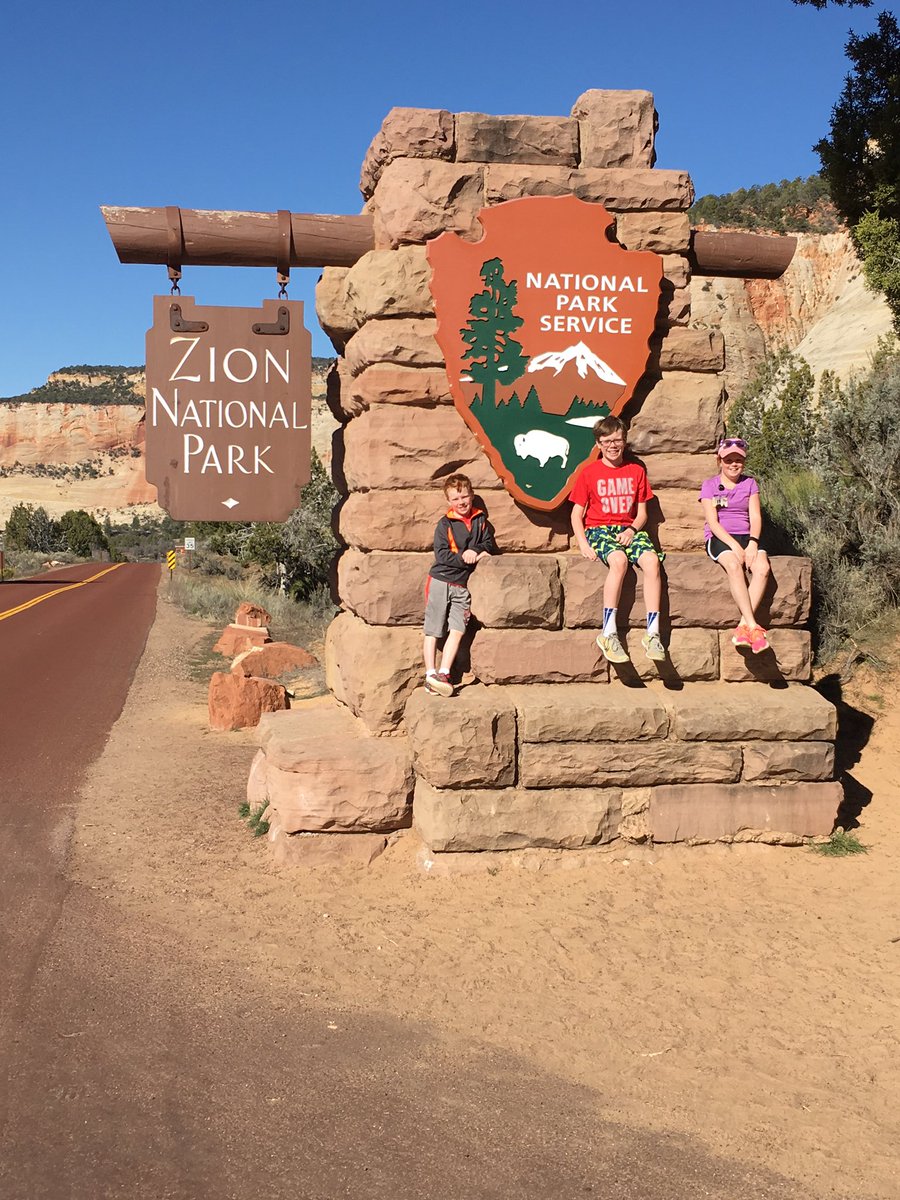 Grantrmc's tweet photo. Great day @ZionNPS @everykidinapark @traceymc5 #FindYourPark #KWBpride #SpringBrkAPS #NPS100 https://t.co/oTbXW6xkab