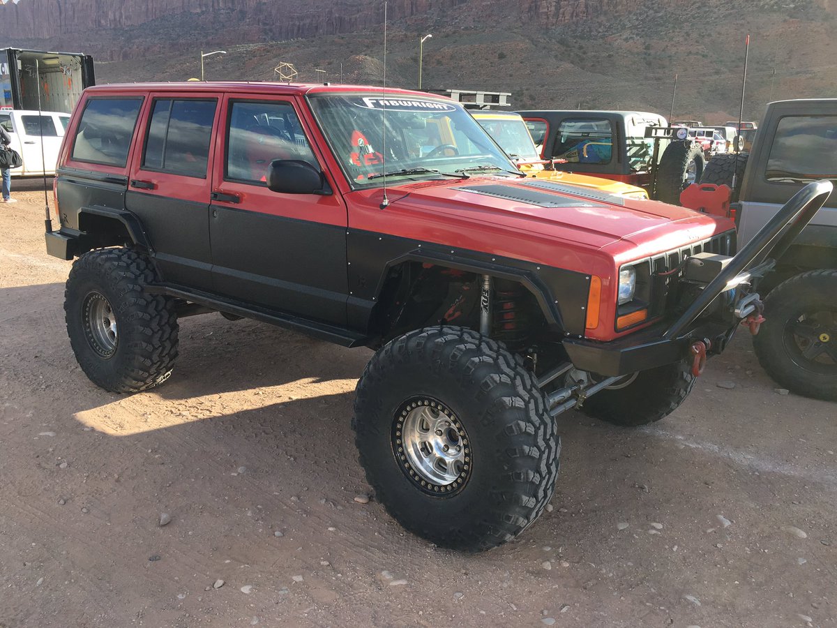 JPFreek's tweet photo. Rigs from #EJS2016 #50thEJS, found Red Rock Wrangler #3 of 50 https://t.co/flk86vZQyg
