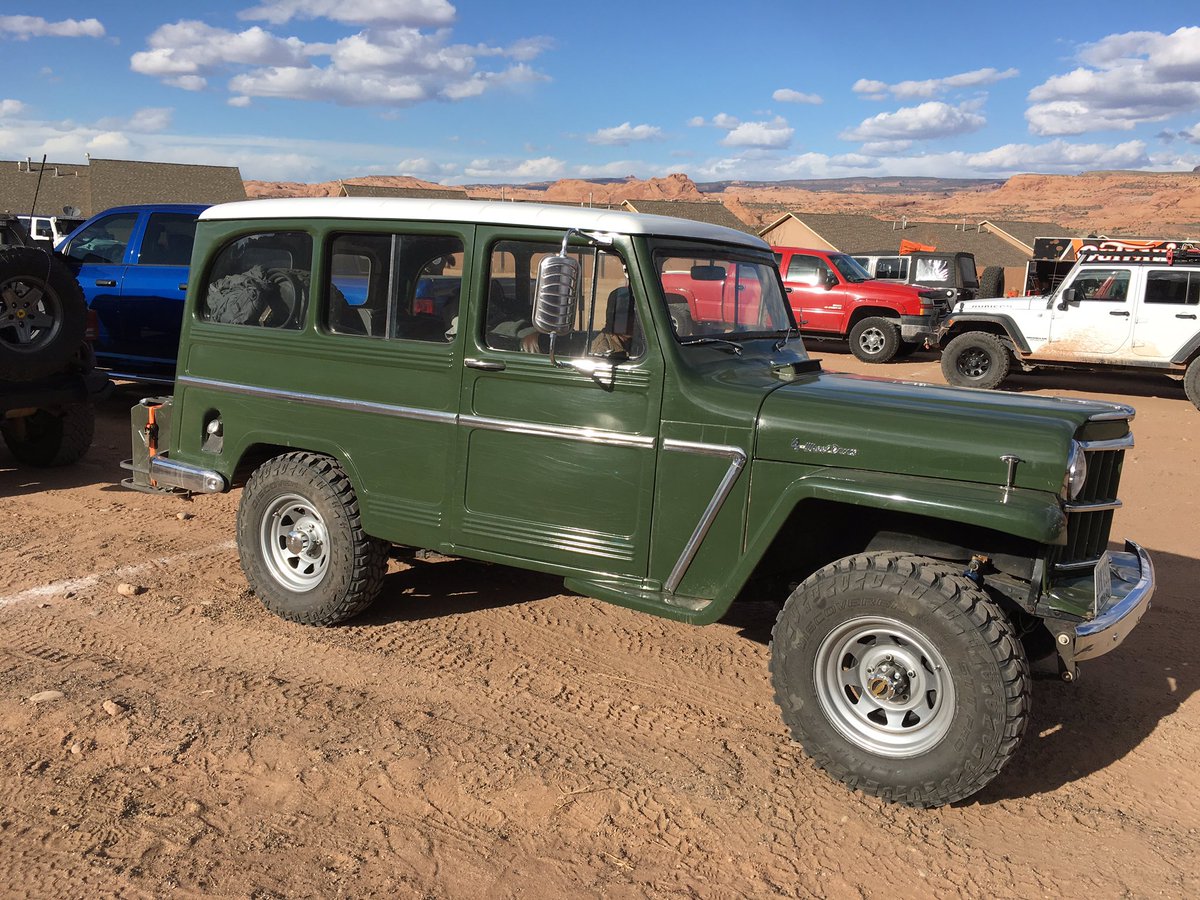 JPFreek's tweet photo. Rigs from #EJS2016 #50thEJS, found Red Rock Wrangler #3 of 50 https://t.co/flk86vZQyg