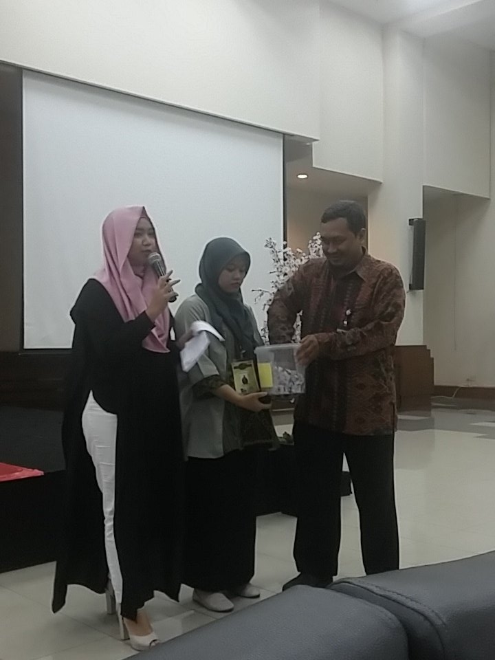 Sedang diadakan pengundian doorprize oleh Pak Budi Aribowo