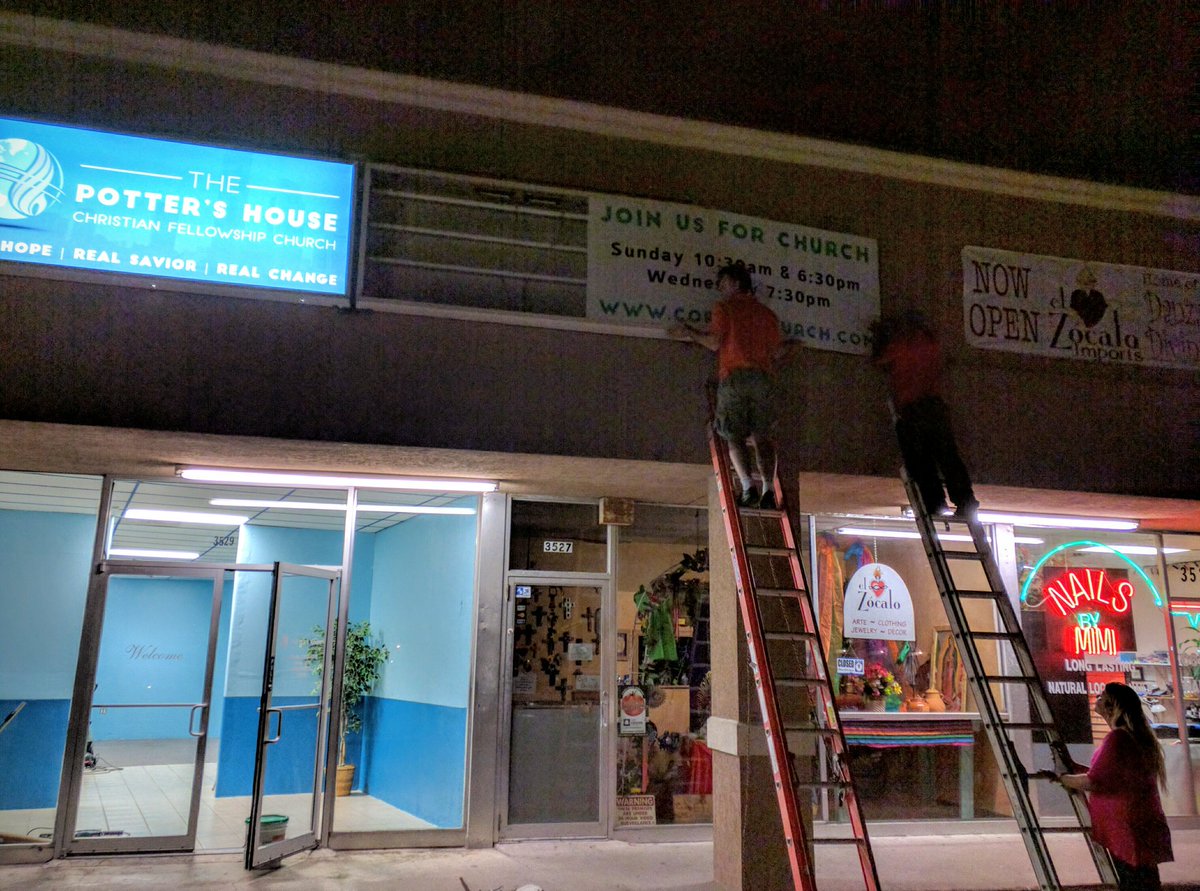 canonge2's tweet photo. Signs are going up! #corpuschristi #newchurch #GrandOpening 3529 S. Staples 10:30 am Sunday https://t.co/ChpbKXRPPL