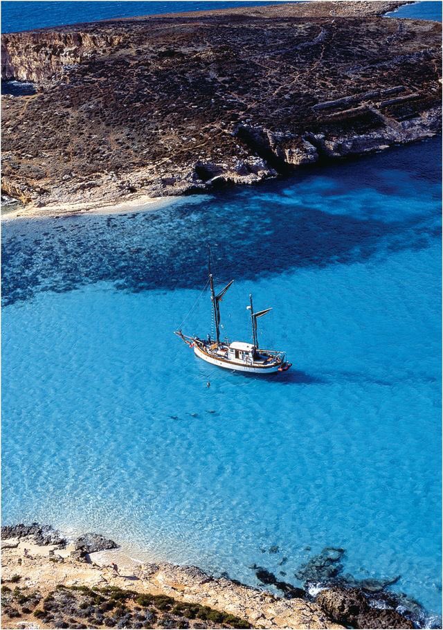 gigiosophy's tweet photo. #Malta #BeachObsessed 💙 https://t.co/5BpaiYP9Tu