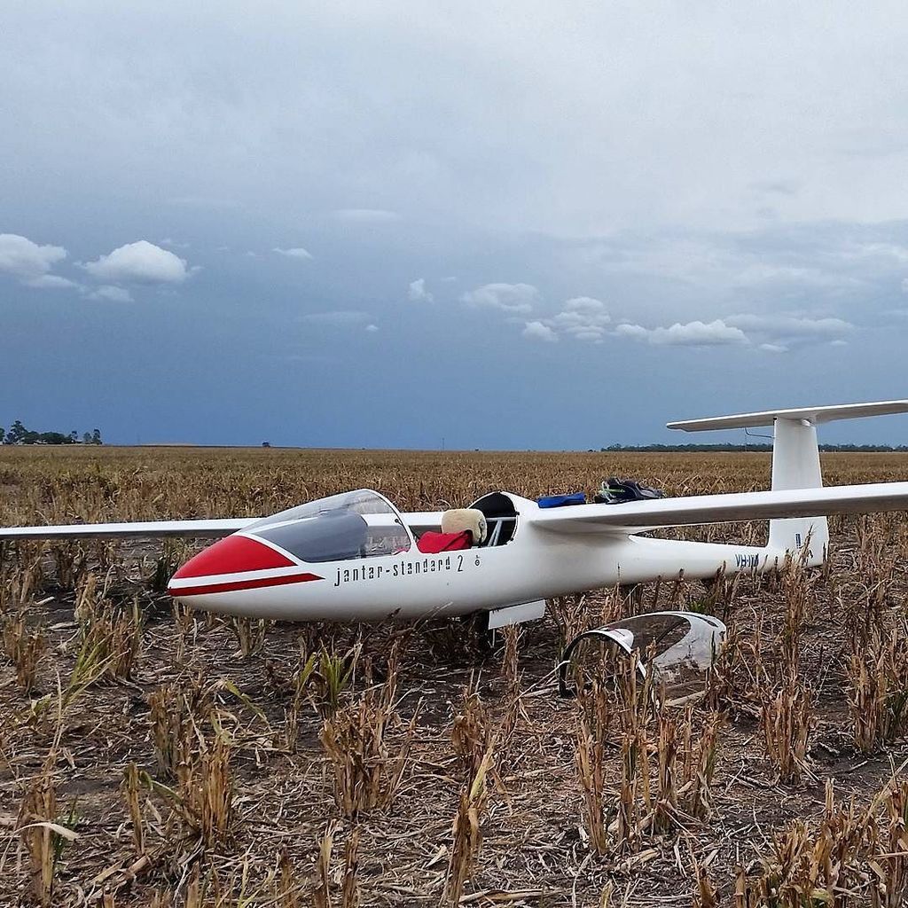 DeltaBravo33's tweet photo. Instagram : by drafgon19 - Paddock again #outlanding #gliding #avgeek https://t.co/0nJVozYy2W