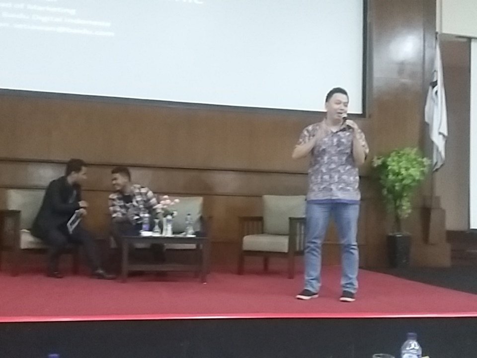 Sekarang saatnya pembicara 1 yg menyampaikan materi, yaitu Iwan Setiawan dari PT.Baidu Indonesia