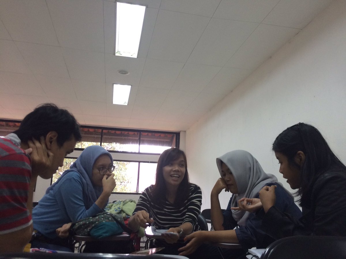 EnglishArtLab's tweet photo. Group reflection. "Teaching is a walk in a park-- Jurassic park!" 😆 #EWB3 https://t.co/aclwtE3ygj
