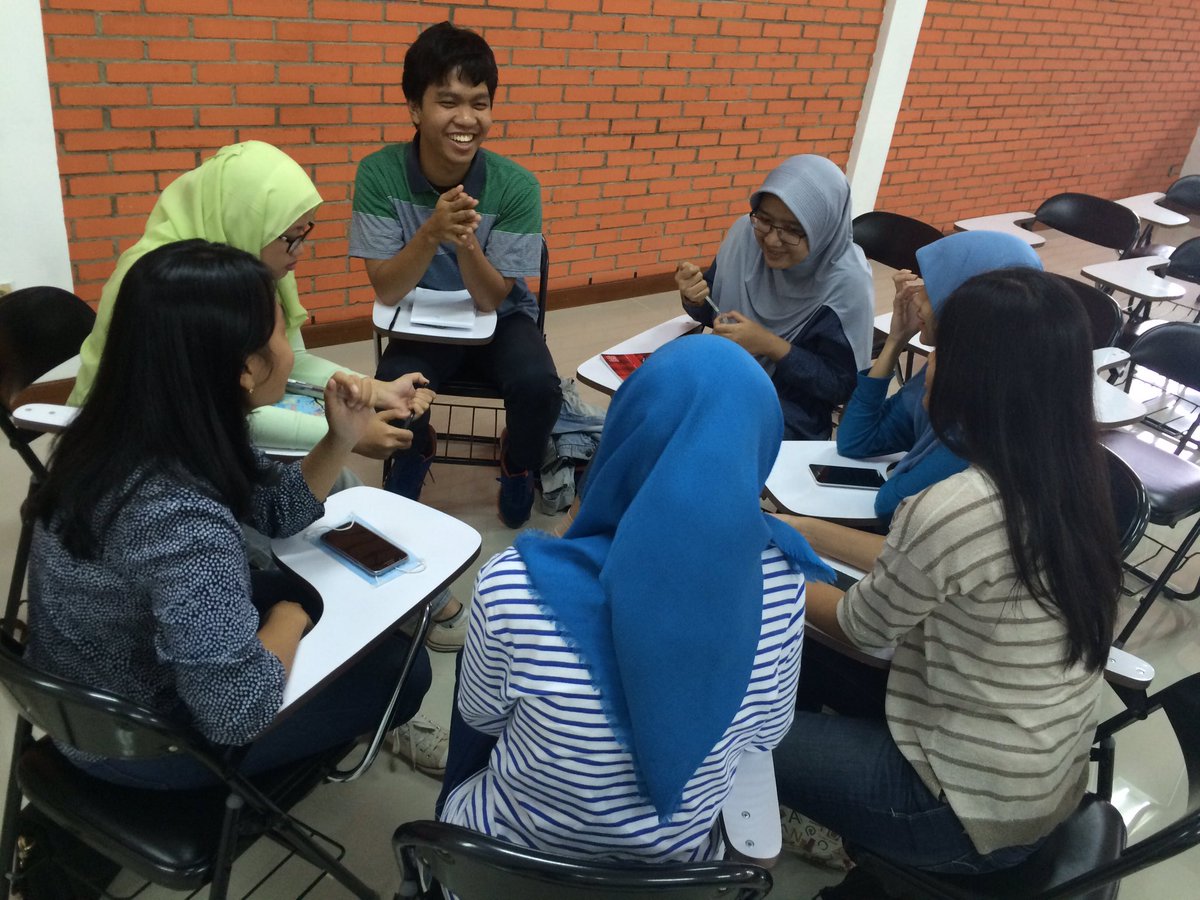 EnglishArtLab's tweet photo. Group reflection. "Teaching is a walk in a park-- Jurassic park!" 😆 #EWB3 https://t.co/aclwtE3ygj