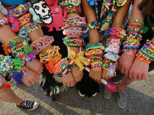 PLUR_Mx's tweet photo. RT y mencionen a sus amigos Kandi Kids. #PLURMx https://t.co/76mzJSj14S