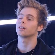 mickeysvegemite's tweet photo. #BestFanArmy #iheartawards #5SOSfam

mutuals follow me and I'll follow back!! 💖spread the love 🤗🤗

RT PLS!! 92 https://t.co/1nD5t5U3Jd