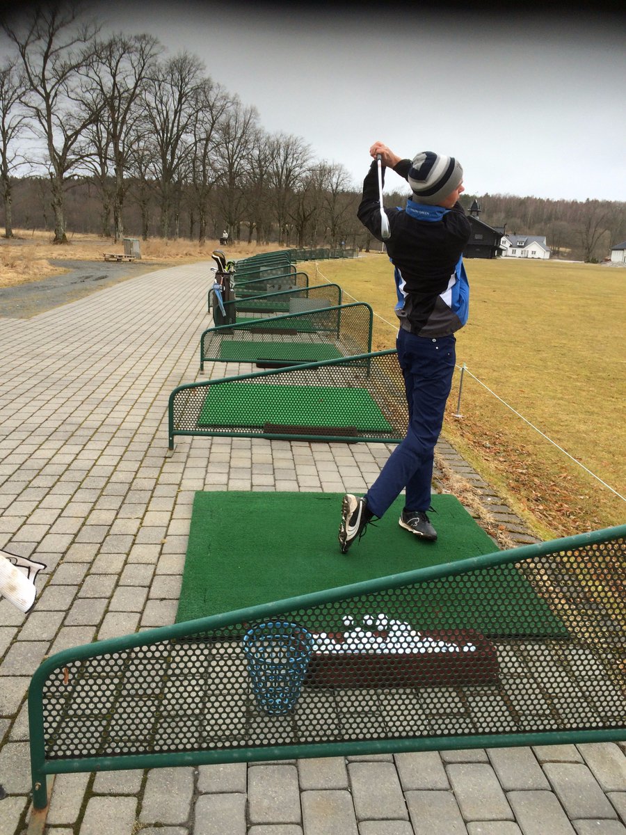 evjegolf's tweet photo. Rangen åpnet i dag og første mannen var Eirik E. Thomassen. https://t.co/sYnh8xJbe9