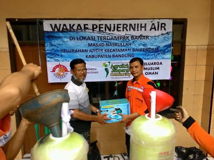 relindobks1's tweet photo. Alhamdulillah penyaluran wakaf penjernih air di kp parunghalang andir baleendah kab bandung sore ini tertunaikan https://t.co/NnGpqul13G