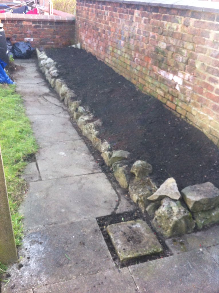 mrandewpepper's tweet photo. 17.15 Good Friday. Job. Done.
#growyourown #gardening #allotment https://t.co/kwmMB7uu7p
