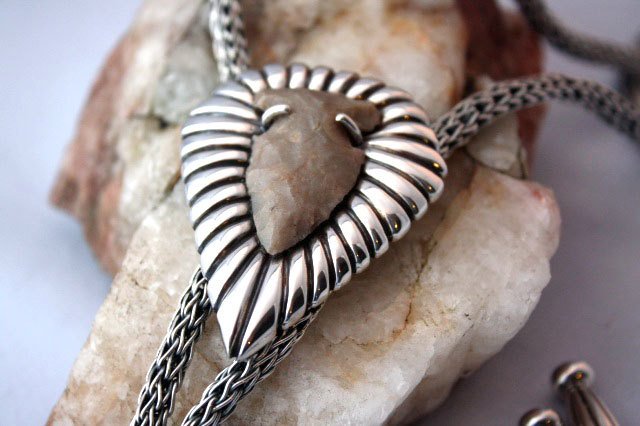 capcitycrafts's tweet photo. Authentic Arrowhead Sterling Silver Bolo Necklace, Western Style … https://t.co/w4gRU41LDG #jewelryonetsy #BoloSlide https://t.co/9RTpg1g2vk