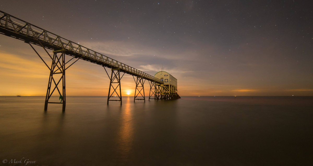 photography_mg's tweet photo. Selsey moonrise. #Moonrise2016 #Selsey #RNRI https://t.co/ODSVlUvTW9