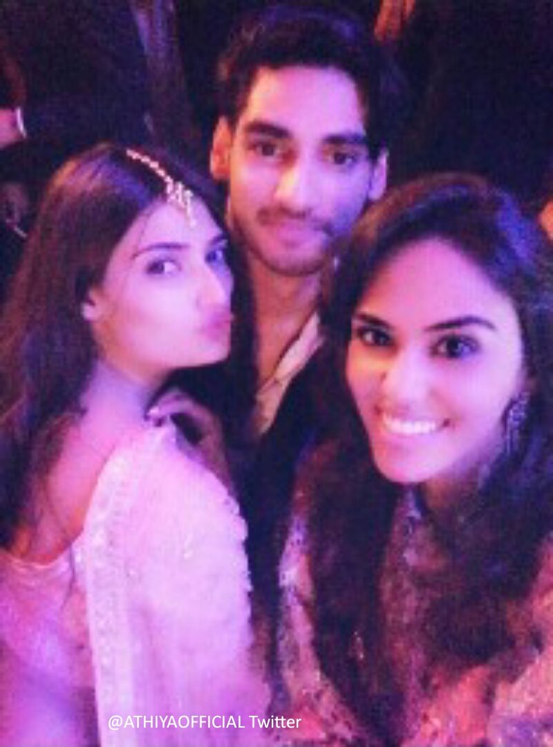 ATHIYAOFFICIAL's tweet photo. This Click is really adorable #Ahan &amp; @theathiyashetty #BroSis love! https://t.co/ysDVX4bftT