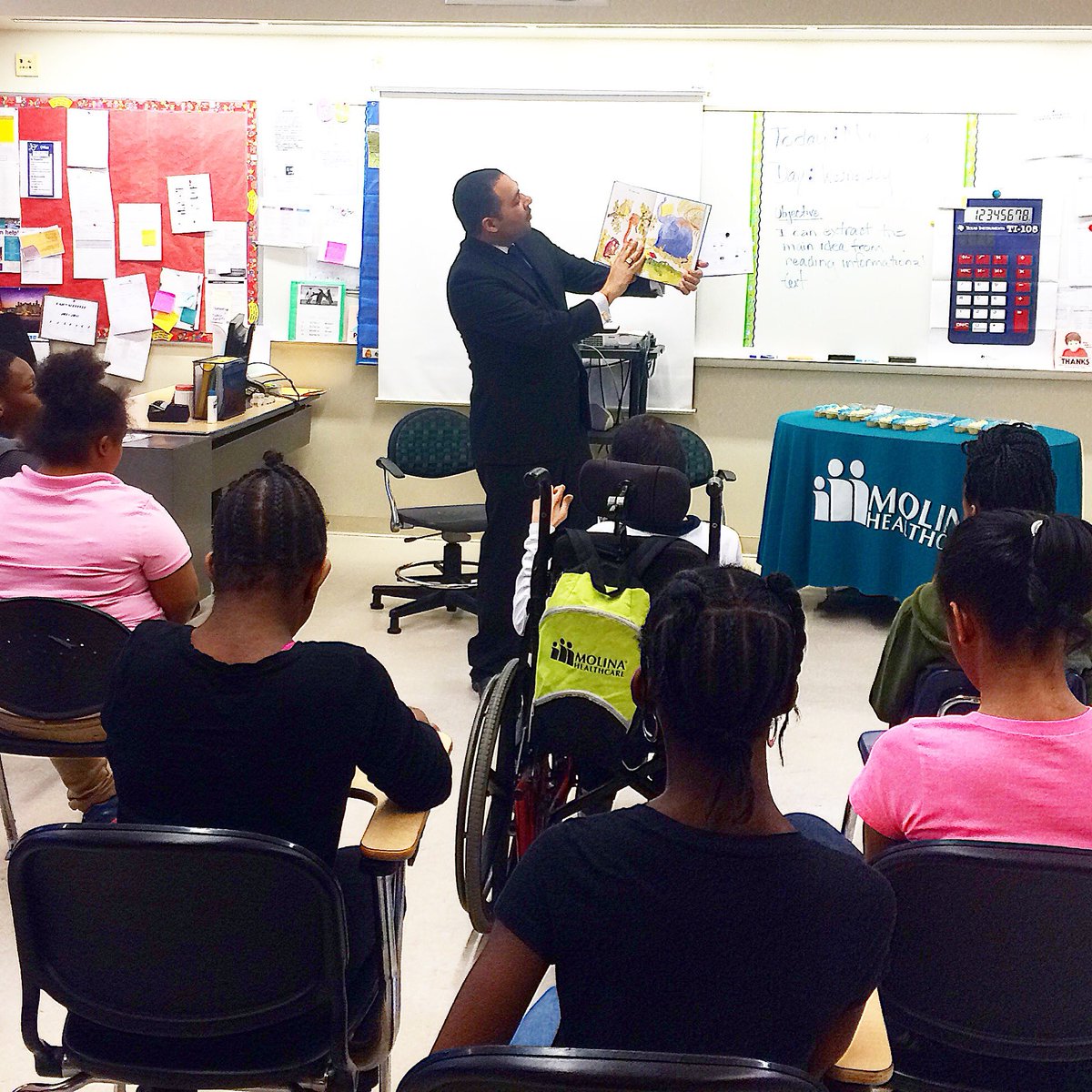 AndrewHumphrey's tweet photo. | #MarchReadingMonth at #JerryLWhite Center High School in #Detroit, #Michigan! | #ConmunityService #Literacy https://t.co/GB9fJi9urx