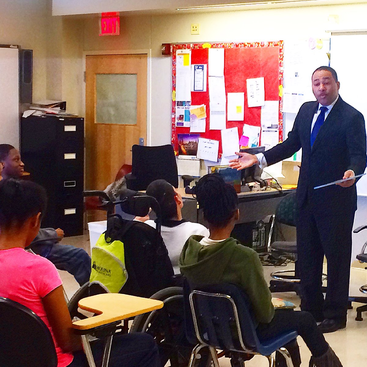 AndrewHumphrey's tweet photo. | #MarchReadingMonth at #JerryLWhite Center High School in #Detroit, #Michigan! | #ConmunityService #Literacy https://t.co/GB9fJi9urx