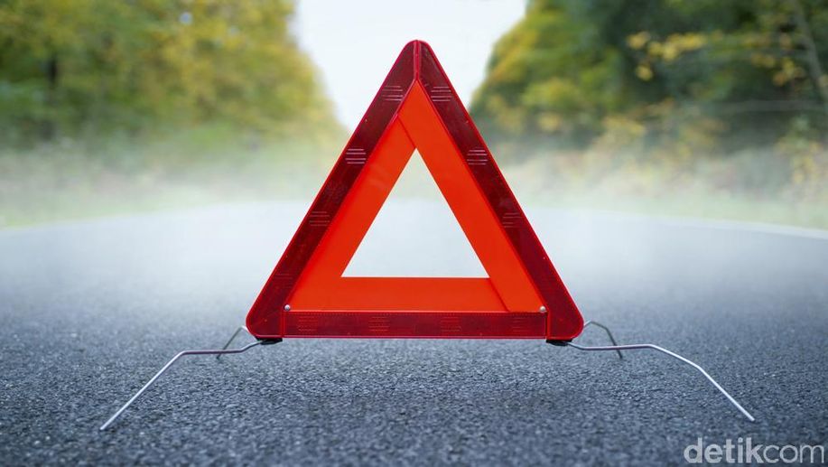 Tol Cipularang Arah Jakarta Masih Macet Imbas Kecelakaan 2 Truk dan Elf detik.id/6T6bMv