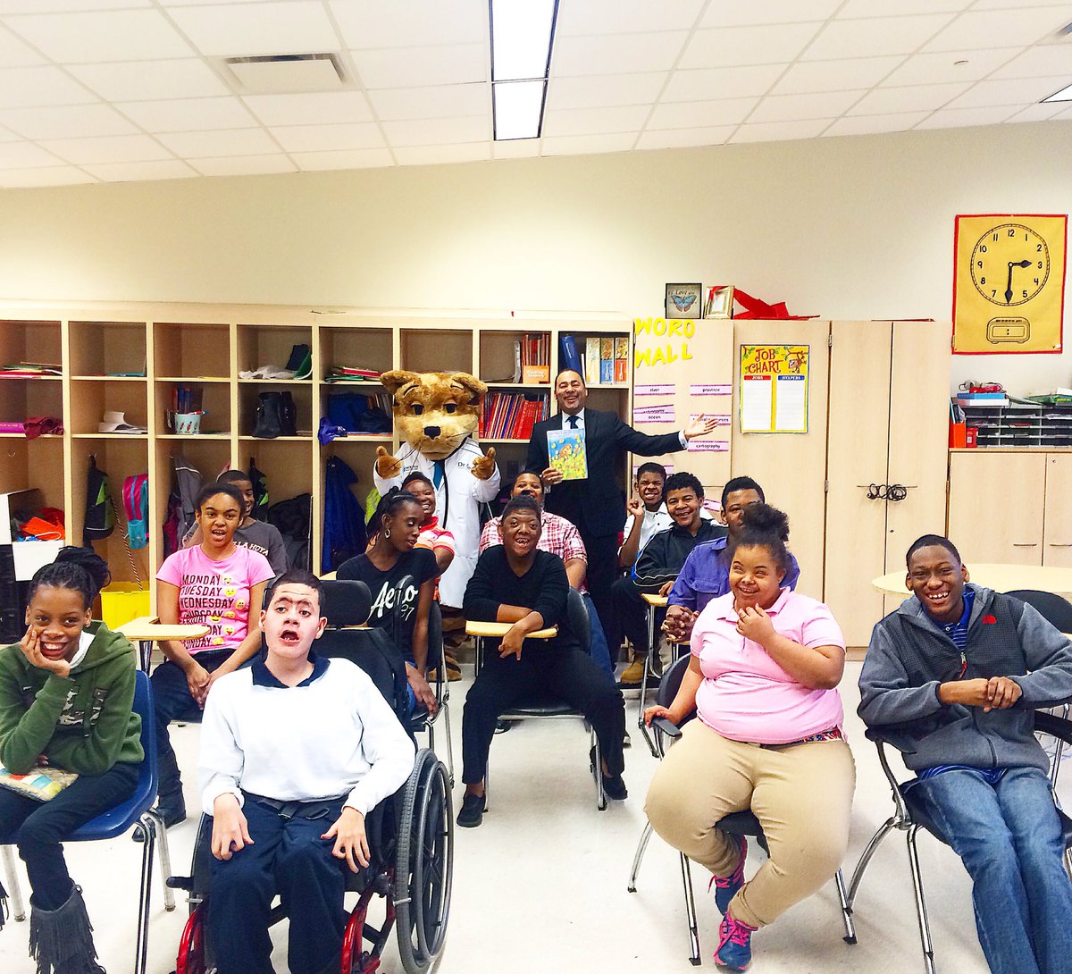 AndrewHumphrey's tweet photo. | #MarchReadingMonth at #JerryLWhite Center High School in #Detroit, #Michigan! | #ConmunityService #Literacy https://t.co/tUMPa0Nz3h