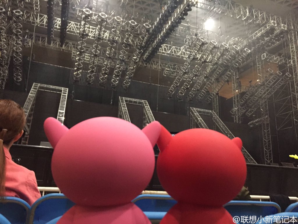 ohmydeer0420's tweet photo. AIGOOOOO SO CUTE 😂❤️ #LuHan1stChinaTour https://t.co/vKemgoT7YE