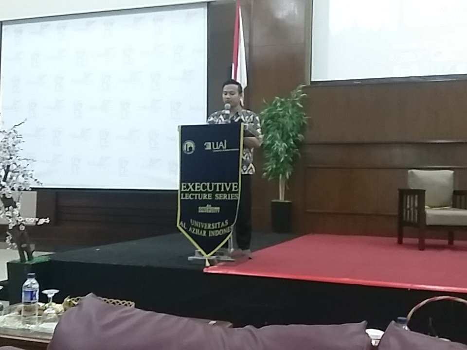 Saatnya penutupan acara Industri Fair 2016 dengan pembacaan doa oleh saudara Sony