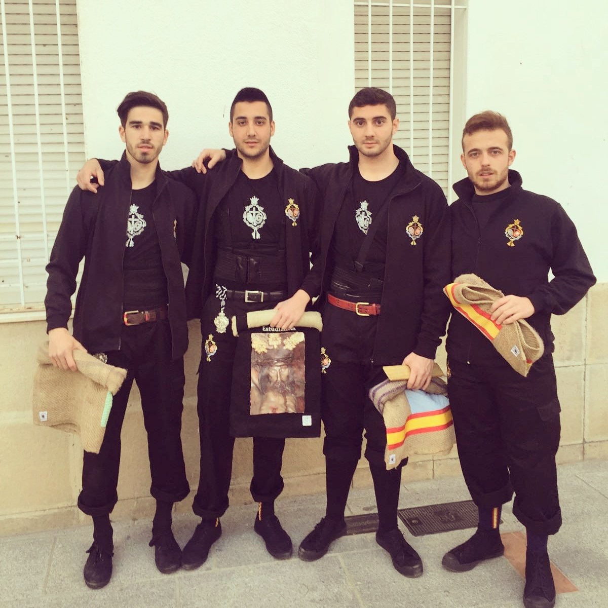 Pini_1995's tweet photo. Impresionante estación de penitencia con mis hermanos!! Y quien no sepa que aprenda!! CORAZÓN ESTUDIANTE SIEMPRE https://t.co/JXbSbRPLZT