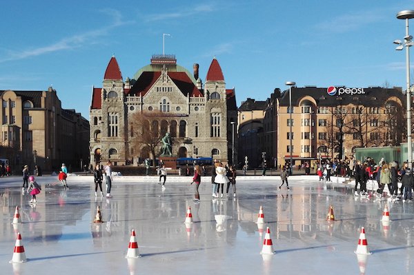 Last chance to get your skates on in #Helsinki this wknd at <a href="/Jaapuisto/">Jääpuisto</a> Ice Park! Open Sat 10-21 &amp; Sun 10-18 #easter