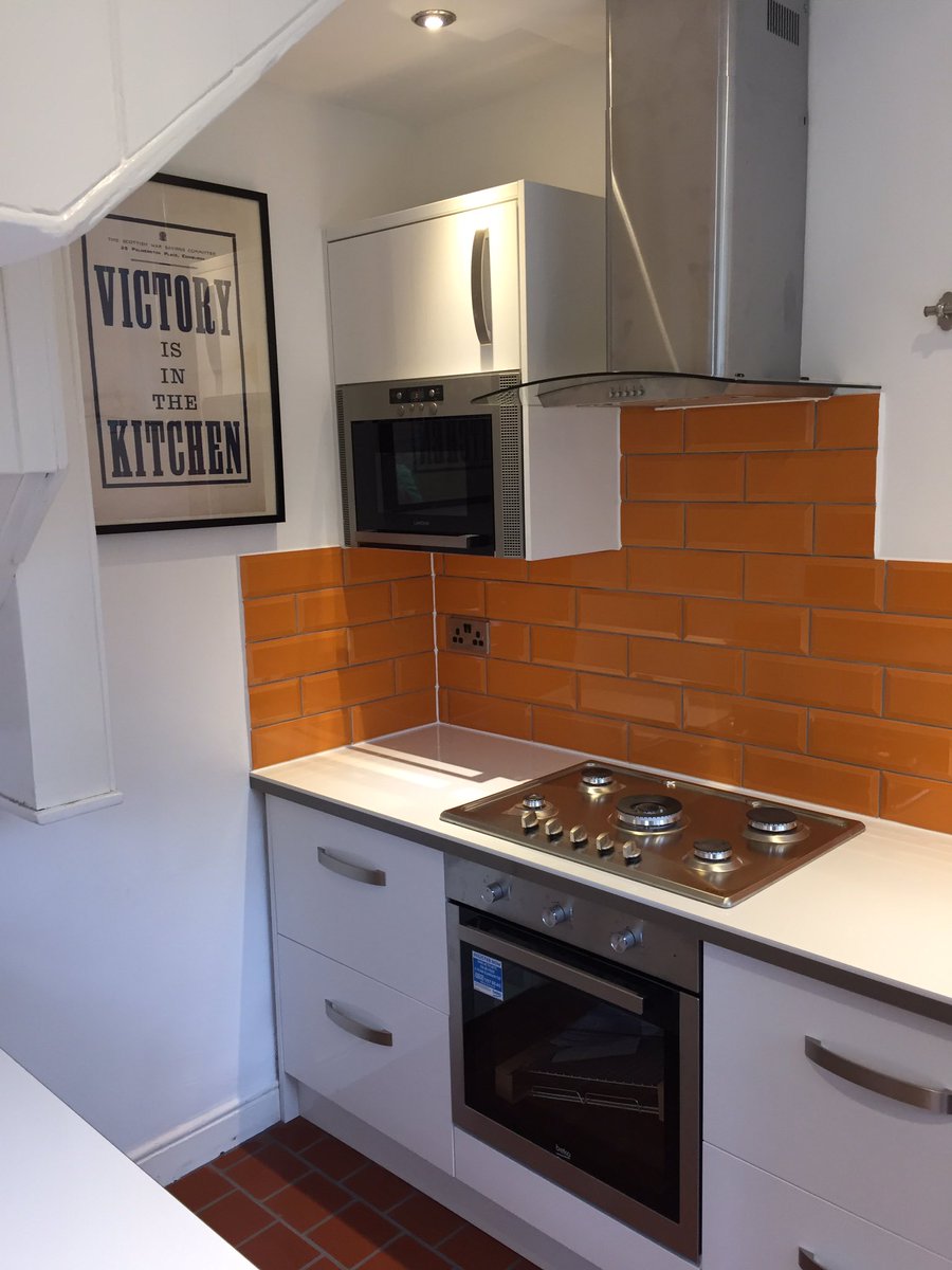LtdPgr's tweet photo. Kitchen upgrade - before and after pics https://t.co/RQK2EUgbqd