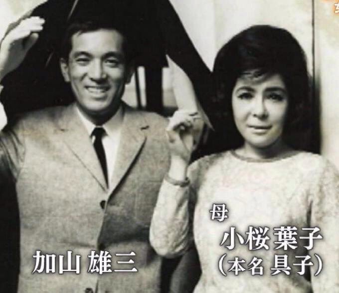 加山雄三さんとお母さんの小桜葉子さん。 小桜さんは子役から女優を経て、美容研究家になりました。 エキゾチックな容貌から「和製エリザベス