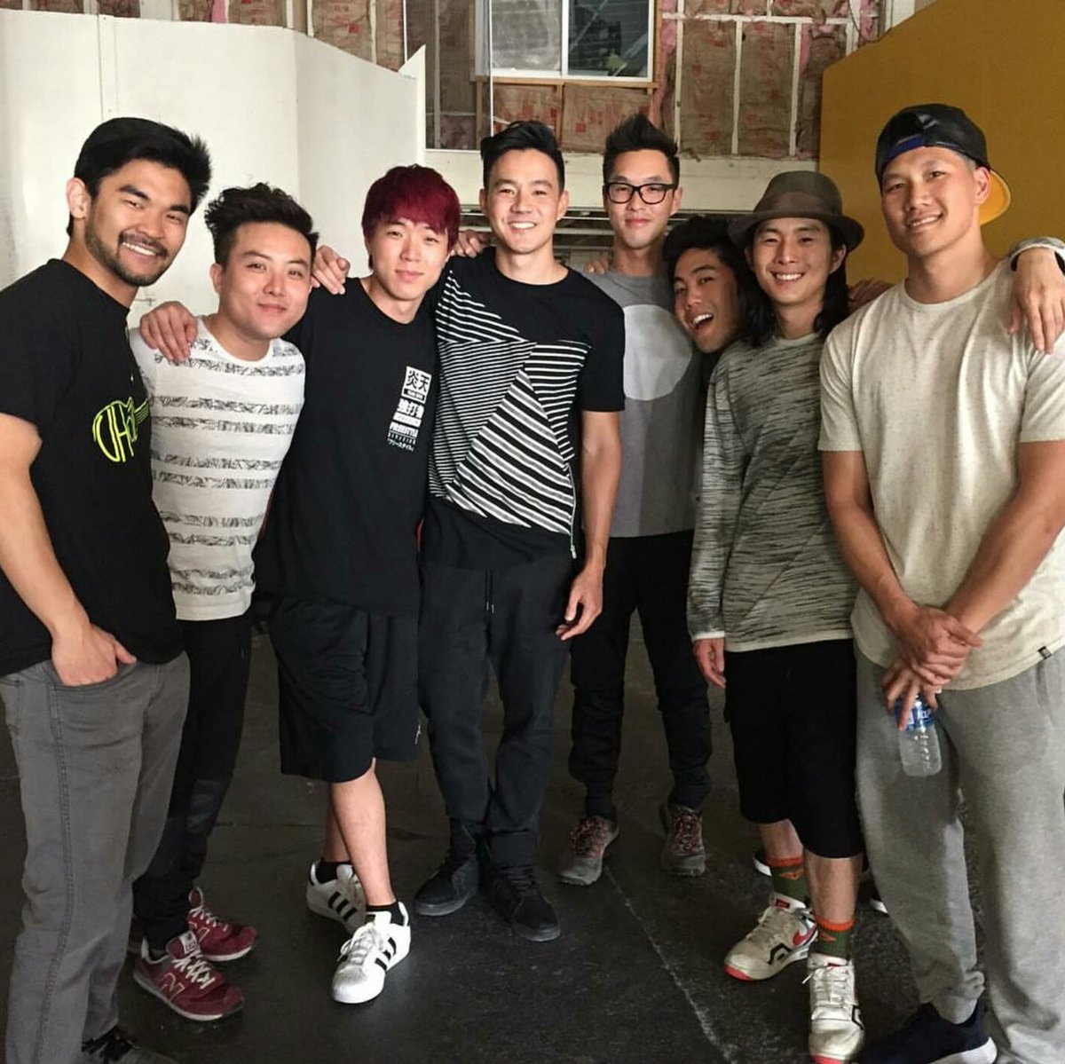 VH07V's tweet image. #SeanFujiyoshi wears his #VH07V #Uke tee w/ his famous #Youtube buds #davidchoi #wongfupro #RyanHiga #justinchon etc