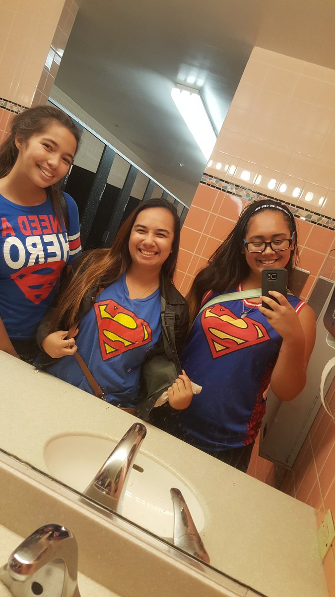 mamtlolotai's tweet photo. When you and your friends are all about Supermanππ #Superman #SupermanSquad https://t.co/wA2tO7LHJ3