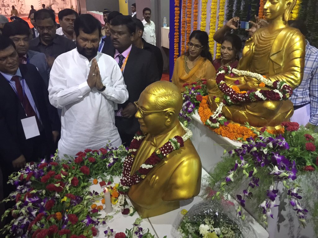 irvpaswan's tweet photo. दलित इंडियन चेम्बर आफ कामर्स &amp; इंडस्ट्रीज़ (DICCI)द्वारा आयोजित राष्ट्रीय व्यापार मेला 2016 मे शिरकत करते हुए। https://t.co/YONsKwexhz