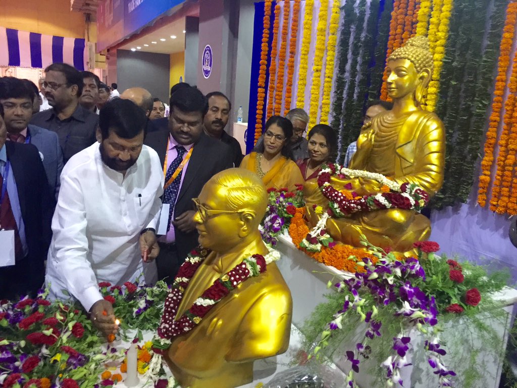 irvpaswan's tweet photo. दलित इंडियन चेम्बर आफ कामर्स &amp; इंडस्ट्रीज़ (DICCI)द्वारा आयोजित राष्ट्रीय व्यापार मेला 2016 मे शिरकत करते हुए। https://t.co/YONsKwexhz