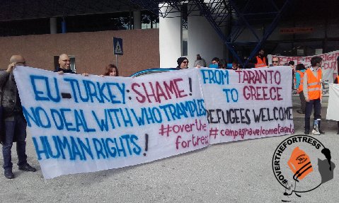 global_project's tweet photo. #Overthefortress attivisti partiti da #Ancona incontrano quelli partiti da #Bari e alcuni attivisti di #Igoumenitsa https://t.co/tCDfJoxzOo
