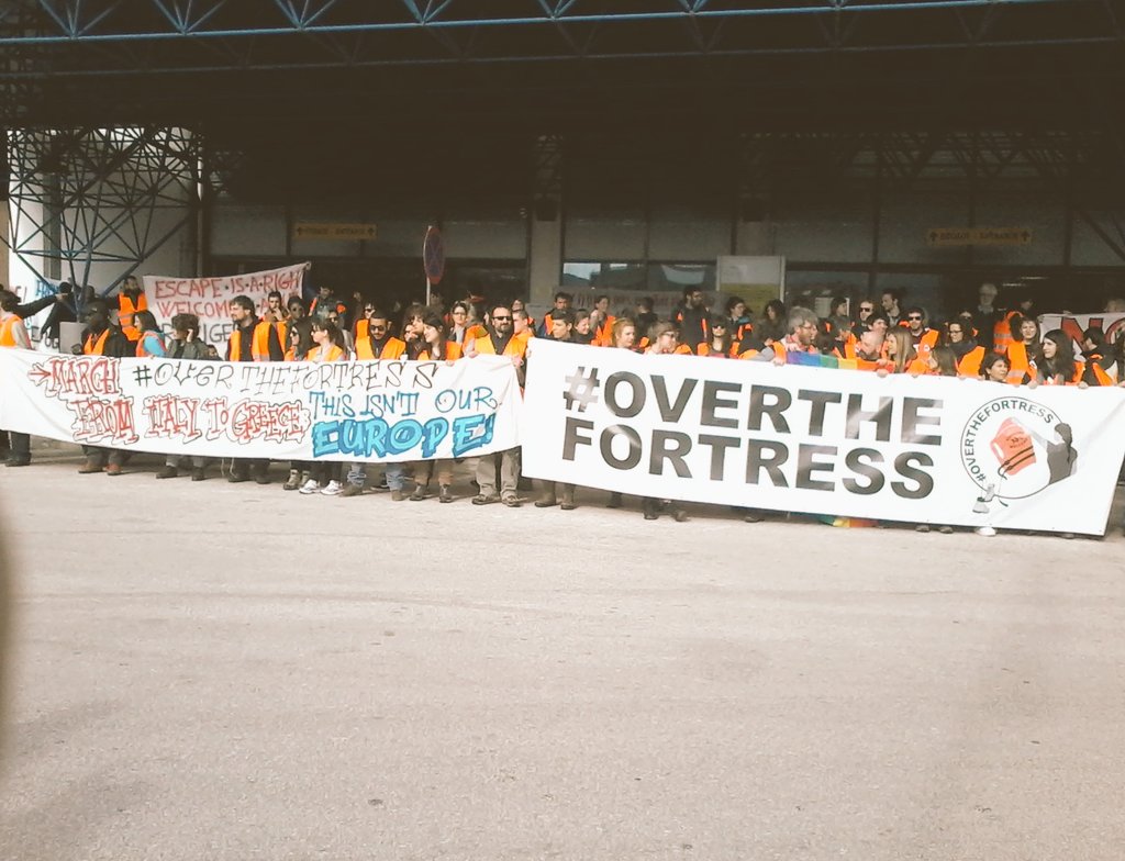 MeltingPotEU's tweet photo. #Overthefortress arrives in Igoumenitsa's port,  welcomed by Greek comrades. "Escape is a right, welcome is a duty" https://t.co/Fo3TRj6sur
