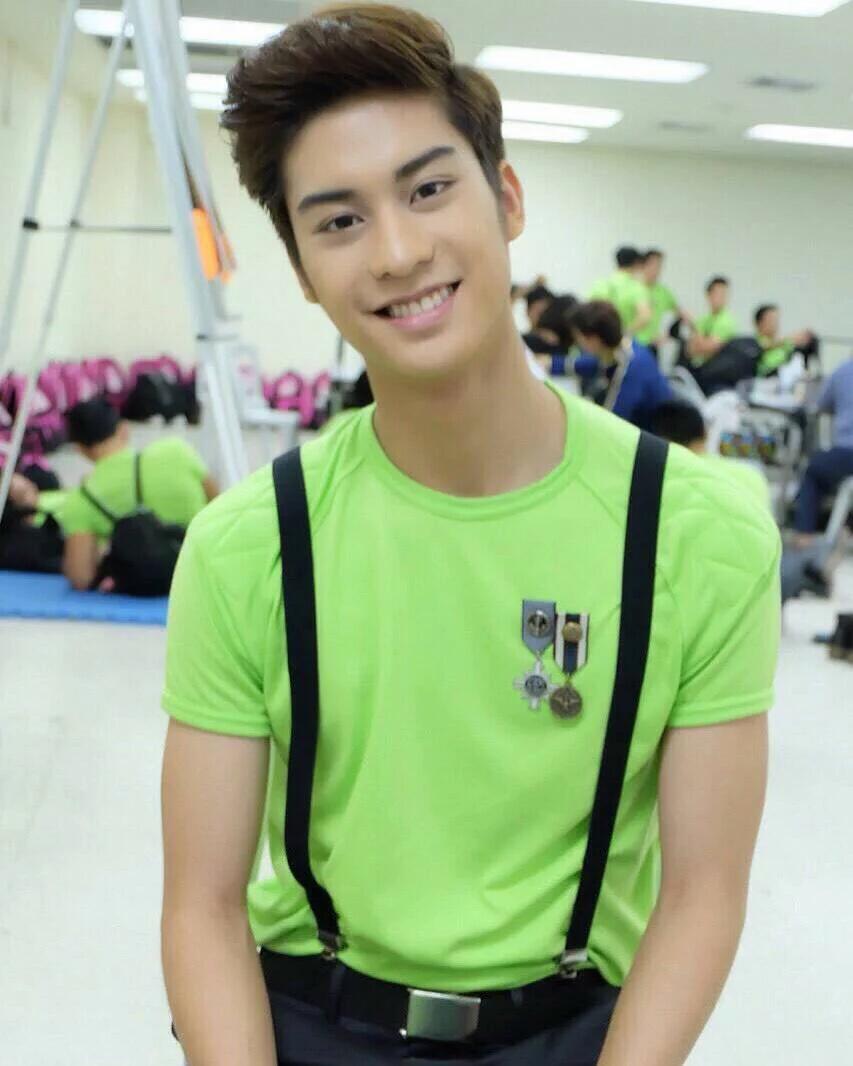 yupaporn2525's tweet photo. มาแล้วออก้ส....คนหล่อ😙😙😙🎉🎉🐧🐧❤❤
#46lovemission #AugustFamily #cr.ตามภาพ https://t.co/skUcHGeBHz