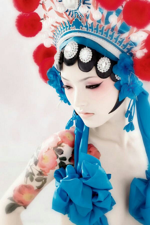 かわいいは鈍器 京劇とボディ ペインティングの融合 盤子女人坊 盘子女人坊 T Co Crgsok1qth T Co 9hakbkvdu2