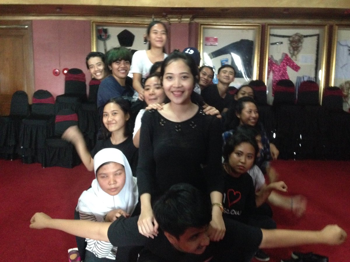 Blocking games!! Here's the example of human 'Bicycle' by the winner group #LSPRTeatro16thProd_Workshop #LSPRTeatro