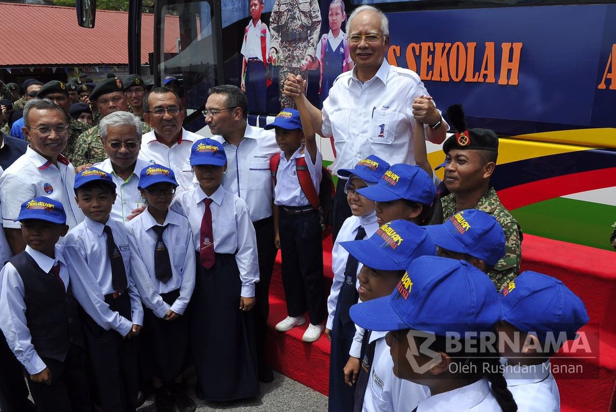 Twitter पर Don Faiz Pm Najibrazak Diiringi Menteri Pertahanan Hishammuddin Temui Warga Atm Lancar Khidmat Bas Sekolah Di Kem Oya Sibu Https T Co G0er0vphab