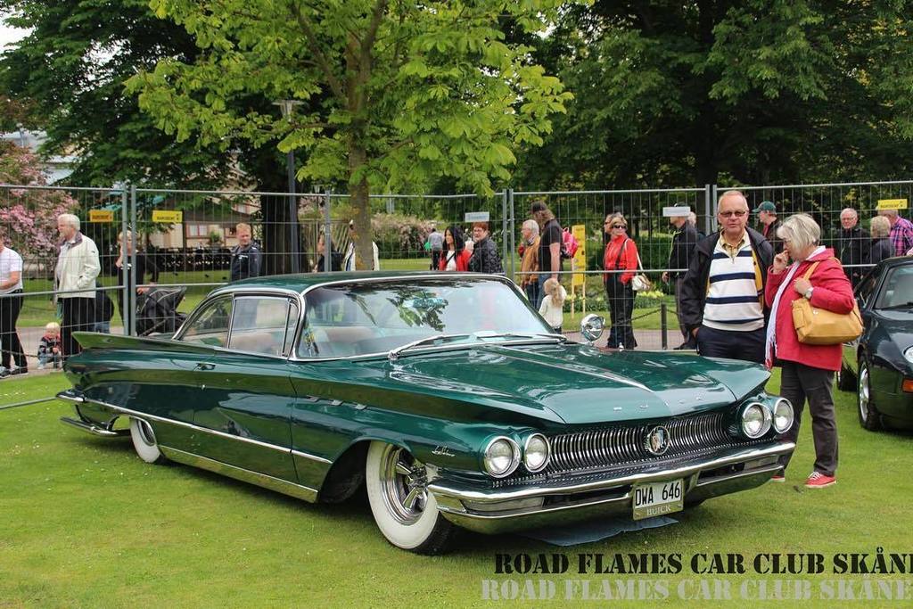 oldcar_photo's tweet photo. #vintagecar #usabil #buick #lesabre #1960 #60s #krom #chrome #whitewalls #bil #bilträff #car #carshow #carsinsweden… https://t.co/dISnivKRlk
