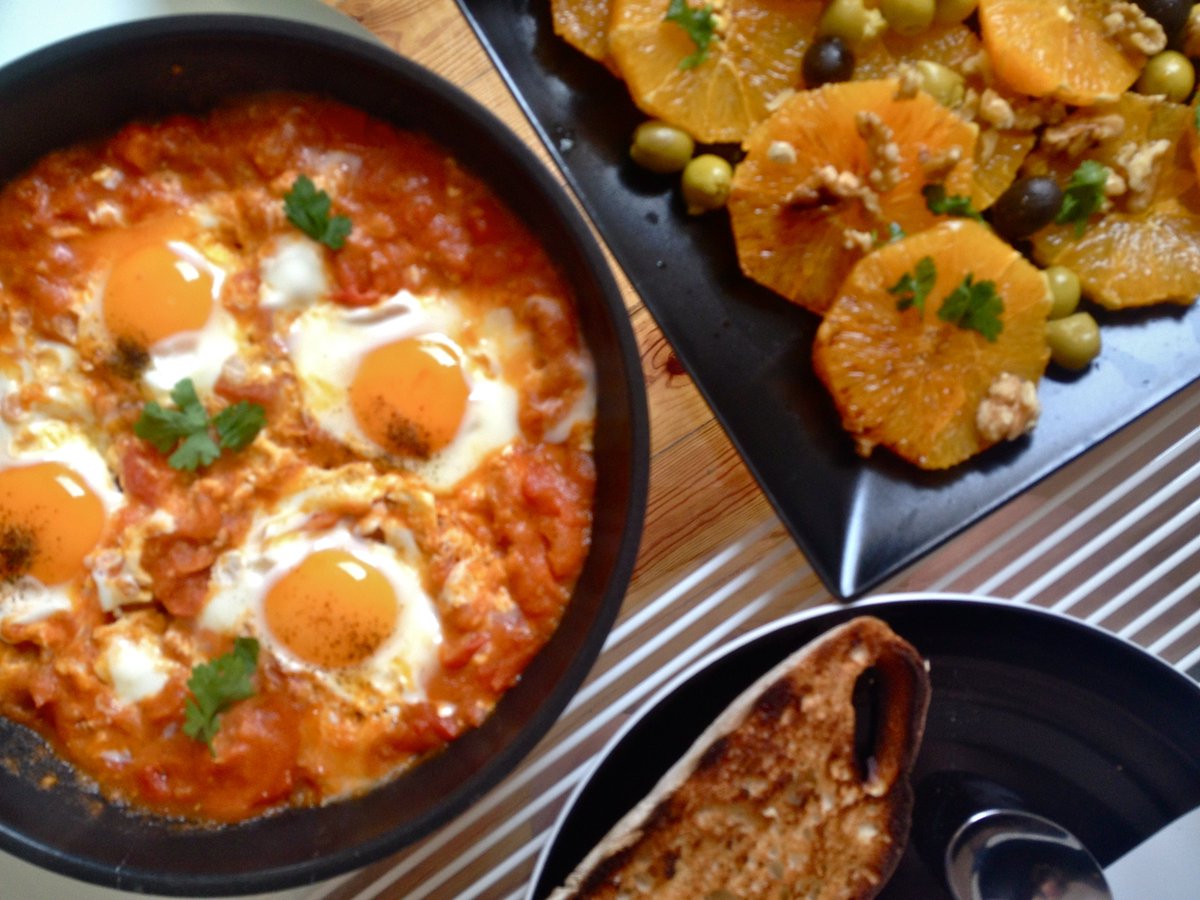 MaryamSinaiee's tweet photo. #Healthy #breakfast: #Eggs in tomato sauce &amp; orange walnut olive #salad w/ #oliveoil #balsamic dressing. https://t.co/zExEzKCSK4