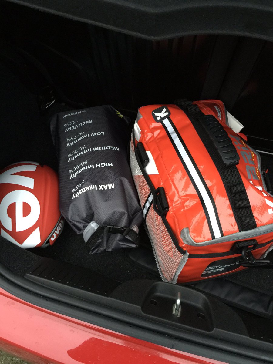 AndyHawdon's tweet photo. So it begins race 1 of 2016 ChorleyGP @TeamRaleighGAC @KitBrix #keepittogether https://t.co/IKNNiXyhWf