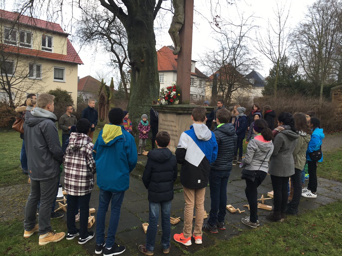 Stadtminis's tweet photo. Hier ein paar erste Eindrücke unserer Klapperaktion 2016 #Innenstadtpfarrei #Klappern #Angelus https://t.co/ObX9sd0kQE