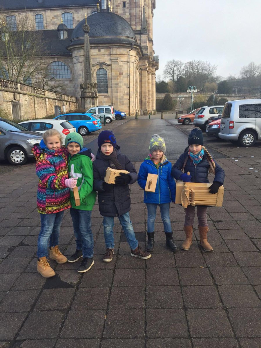 Stadtminis's tweet photo. Hier ein paar erste Eindrücke unserer Klapperaktion 2016 #Innenstadtpfarrei #Klappern #Angelus https://t.co/ObX9sd0kQE