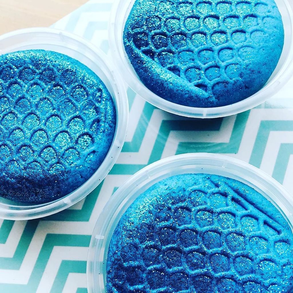 Lovedottydough's tweet photo. #marchmeetthemaker colour and texture - a special order for a mermaid themed party 💙💚💙 #mermaidobsessed #madewithlo… https://t.co/H5wkgHRzY6