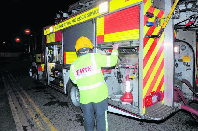 The roof had to be cut from a BMW to free a man after a crash near Lambourn.
newburyandthatchamchronicle.co.uk/news/14385747.…